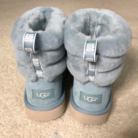 gray low top uggs